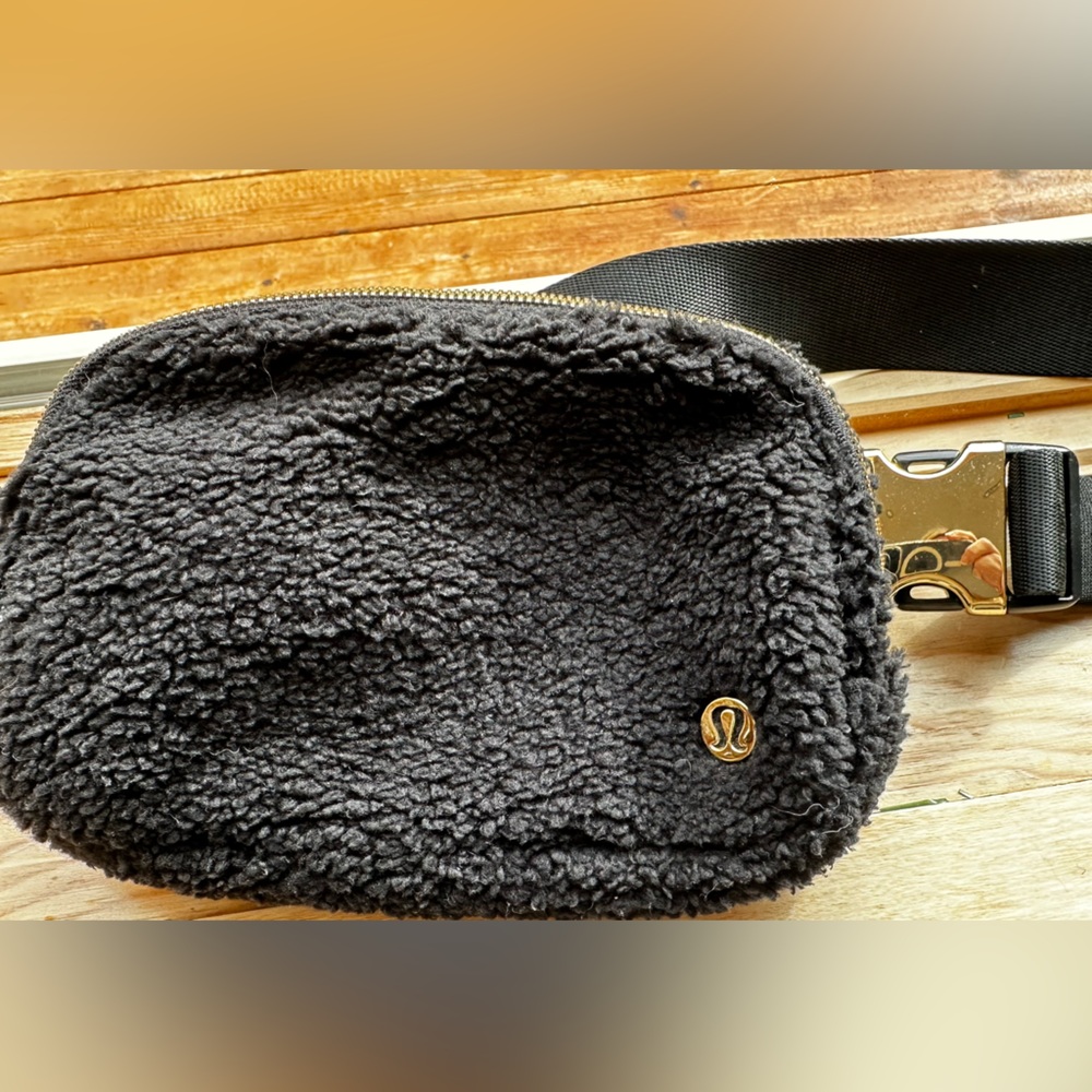 Lululemon Athletica Black Crossbody or waist Fannypack Bag